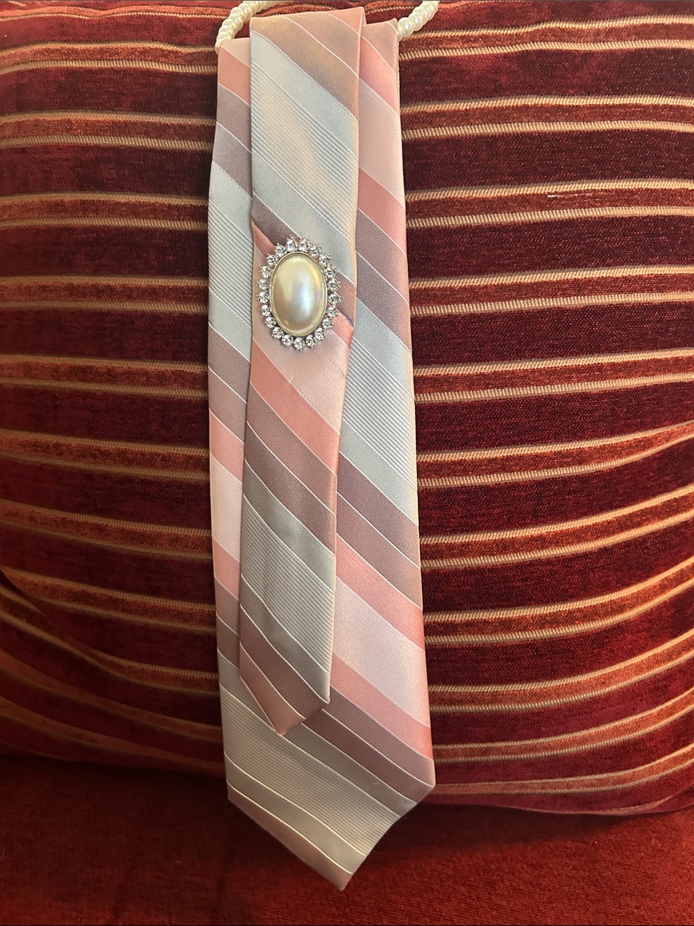 Tie necklace